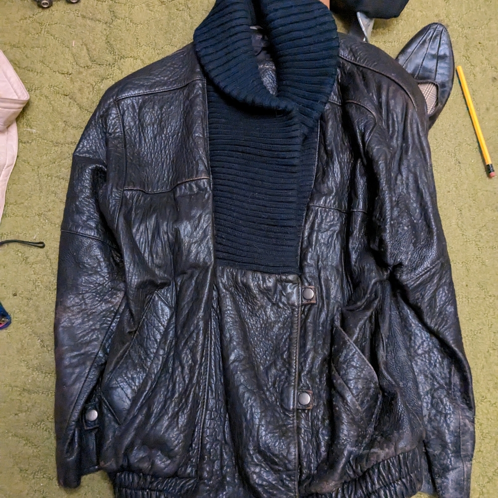 (Vintage) Women's Leather Jacket w/Knitted Collar